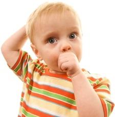 كيف تفطم الطفل من مص الإصبع: نصائح مفيدة