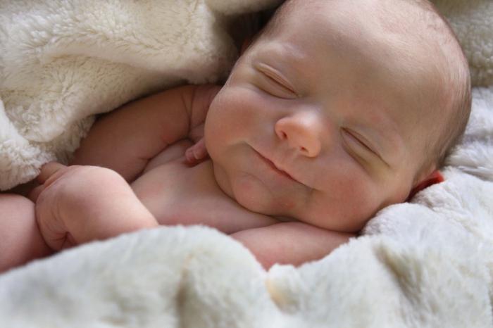 قص حديثي الولادة في الرضاعة الطبيعية