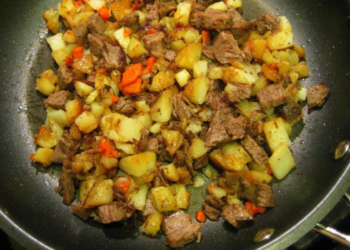 كيف تقلى البطاطا في مقلاة: مع الفطر والبصل واللحوم؟ كيف تقلى البطاطا بالقشرة؟ وصفات