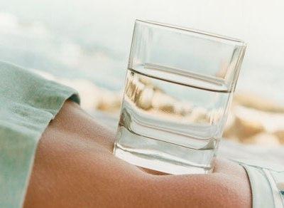كيفية شرب الماء بشكل صحيح لانقاص وزنه؟ نصائح والخدع